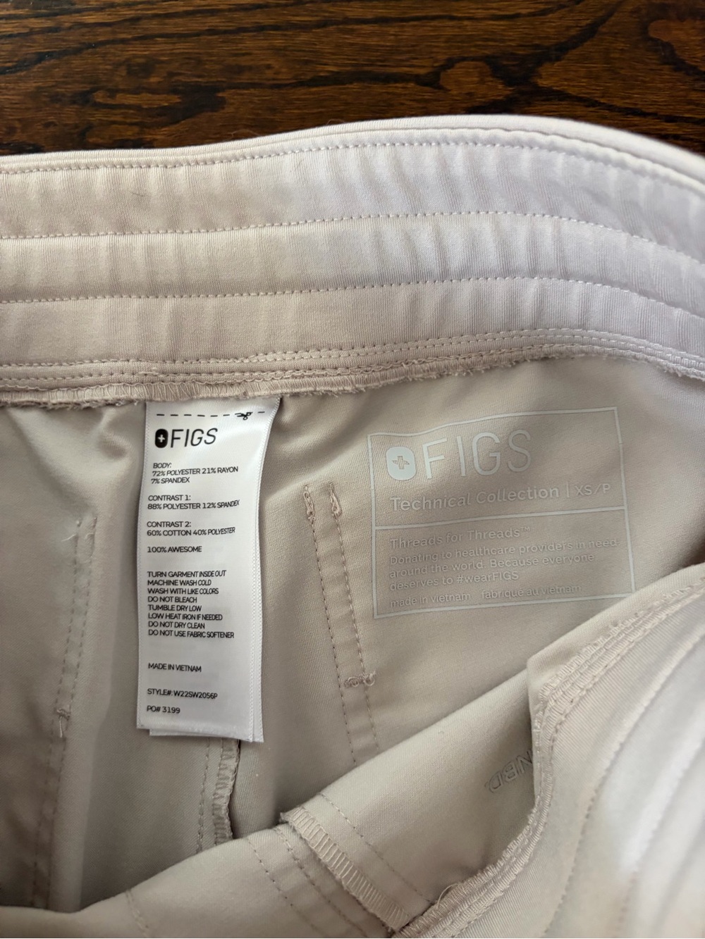 Women’s FIGS Scrub pant - Picture 2 of 2